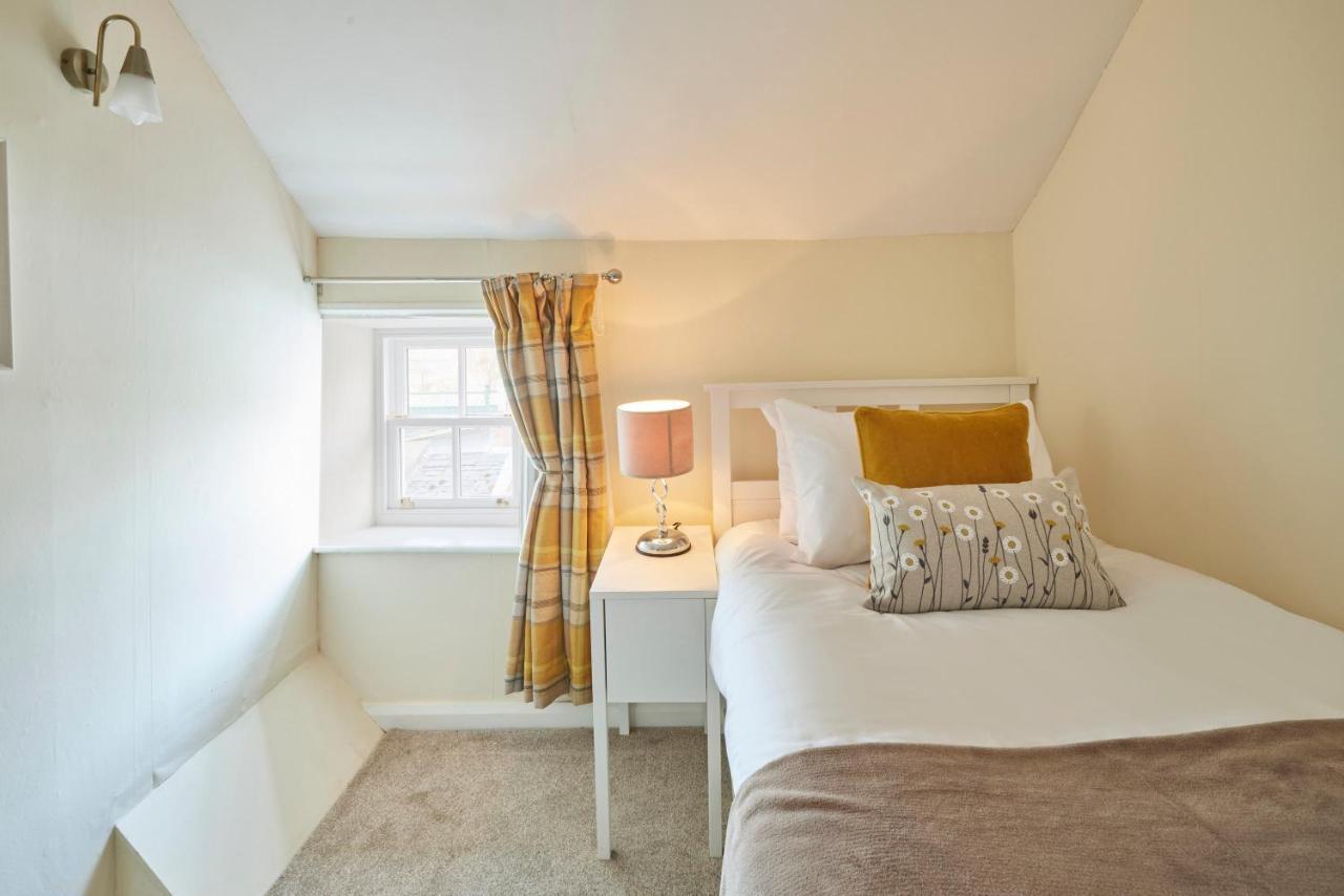 Host & Stay - Honey Cottage Hinderwell Kültér fotó